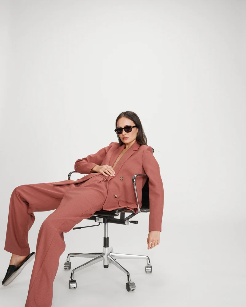 Pantalon tailleur droit taille mi-haute à plis terracotta Pierre