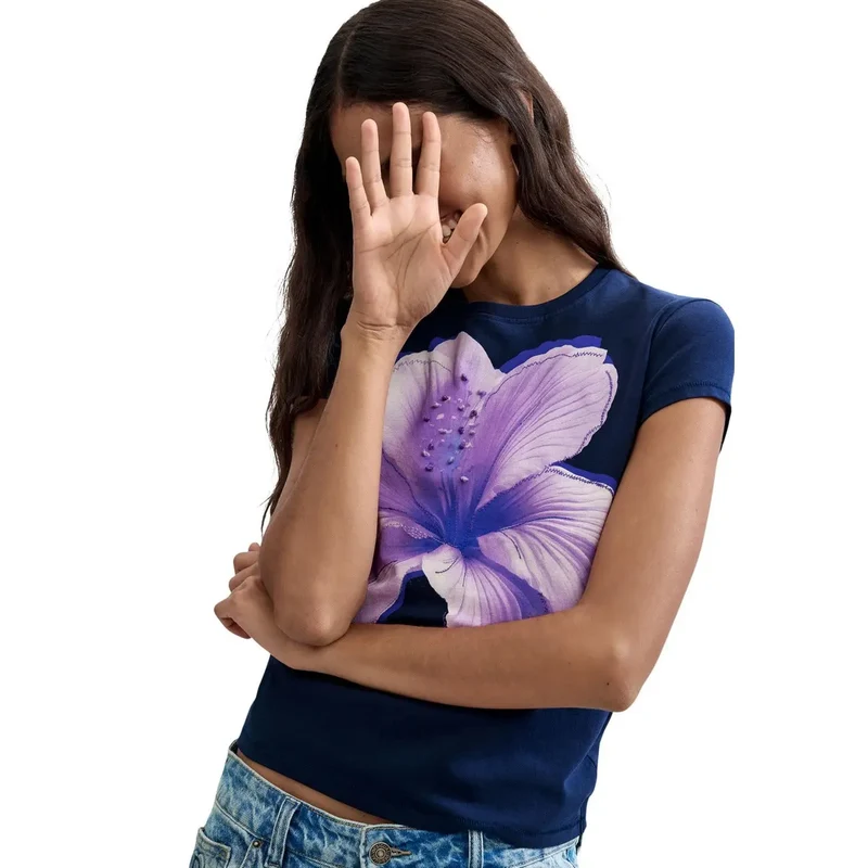 T-shirt court à col rond en coton bleu pour femme de la marque Desigual