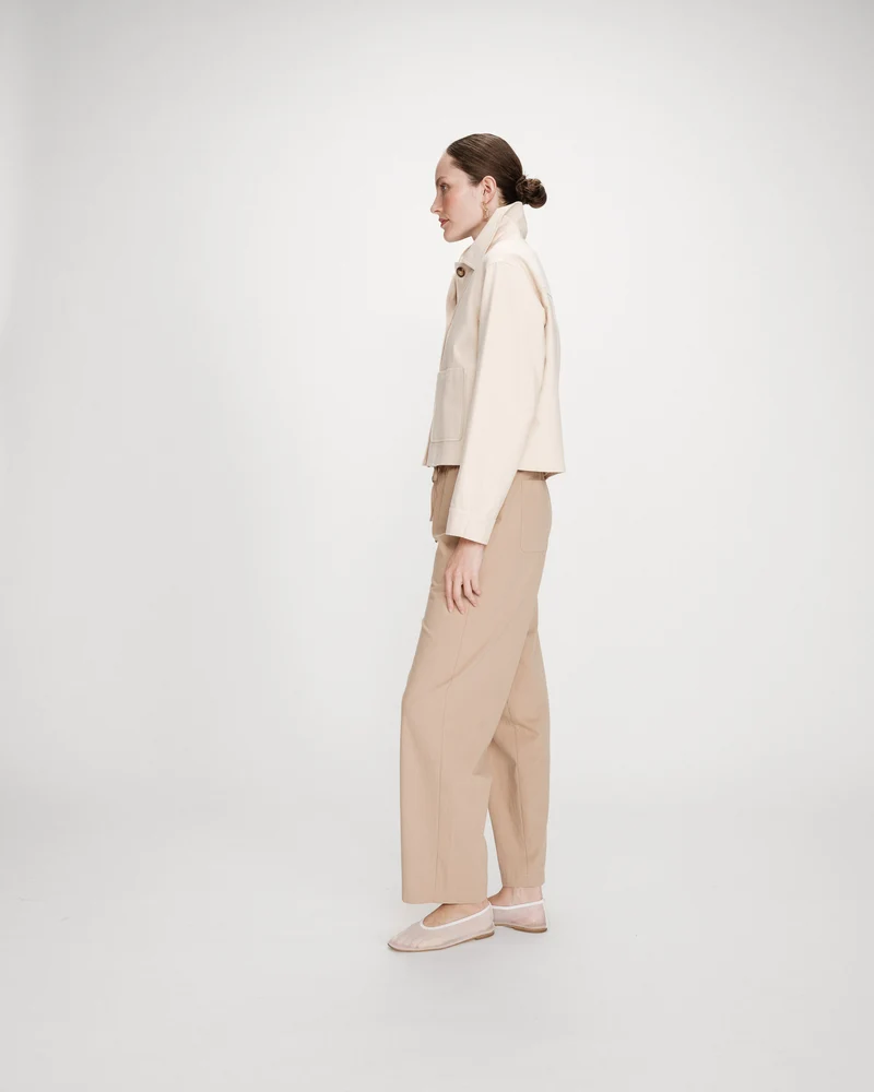 Veste courte en coton boutonnée à poches ecru Veronica