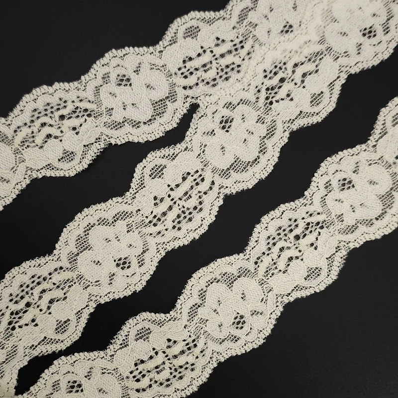 Galon de dentelle florale extensible | Ivoire | 35 mm - 1 3/8''