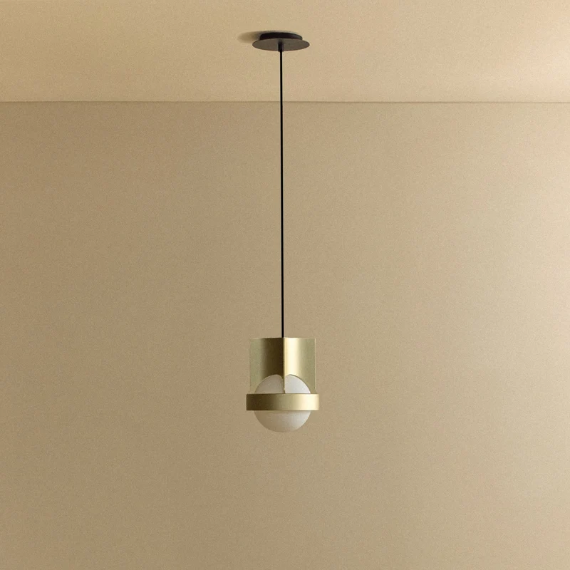 Loop Single Pendant in Gold + Sphere IV