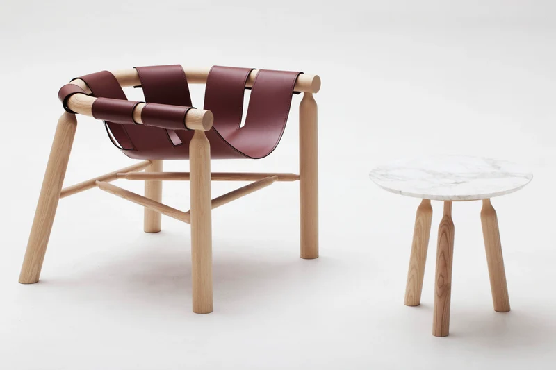 Table Basse Ninna | Frêne massif tourné et marbre Carrare | Design Carlo Contin
