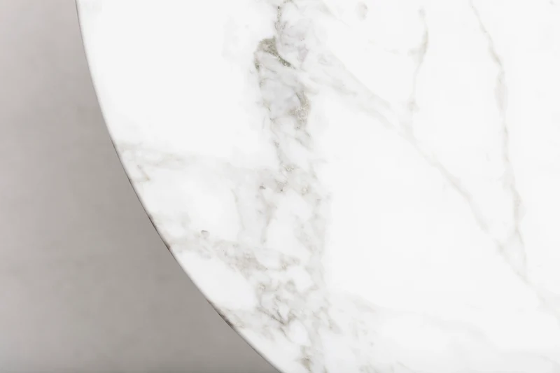 Table Basse Ninna | Frêne massif tourné et marbre Carrare | Design Carlo Contin