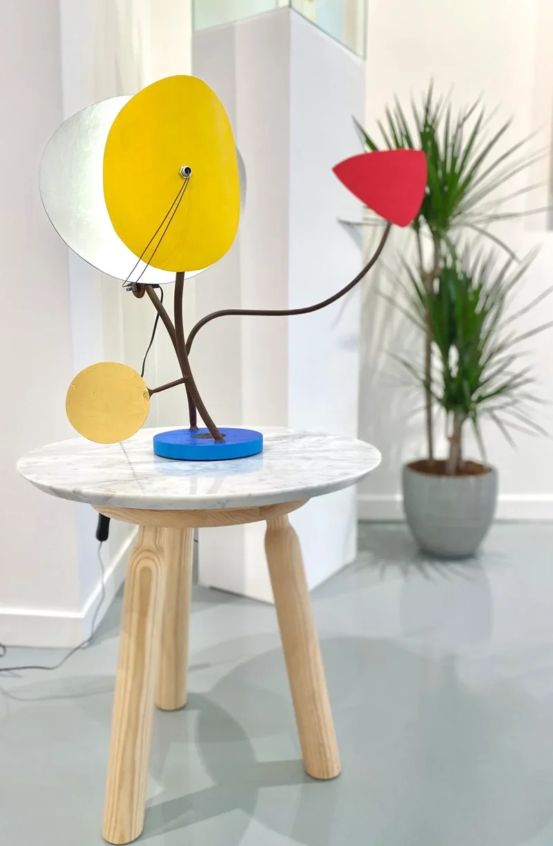 Table Basse Ninna | Frêne massif tourné et marbre Carrare | Design Carlo Contin