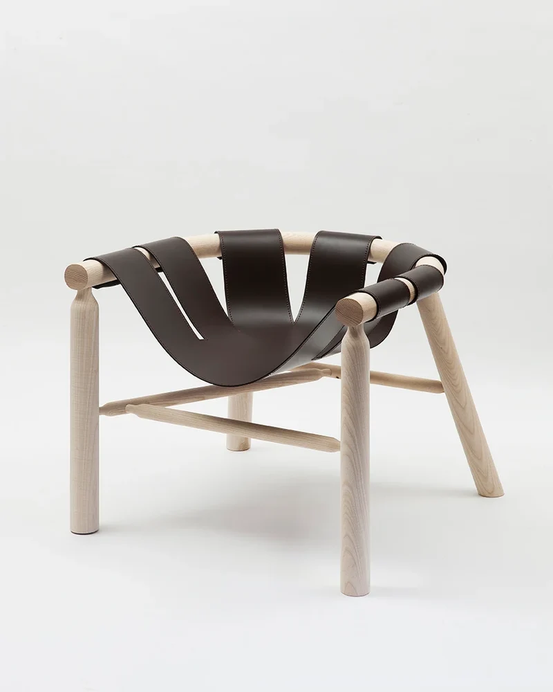 Fauteuil Ninna | Frêne massif tourné et Cuir | Design Carlo Contin