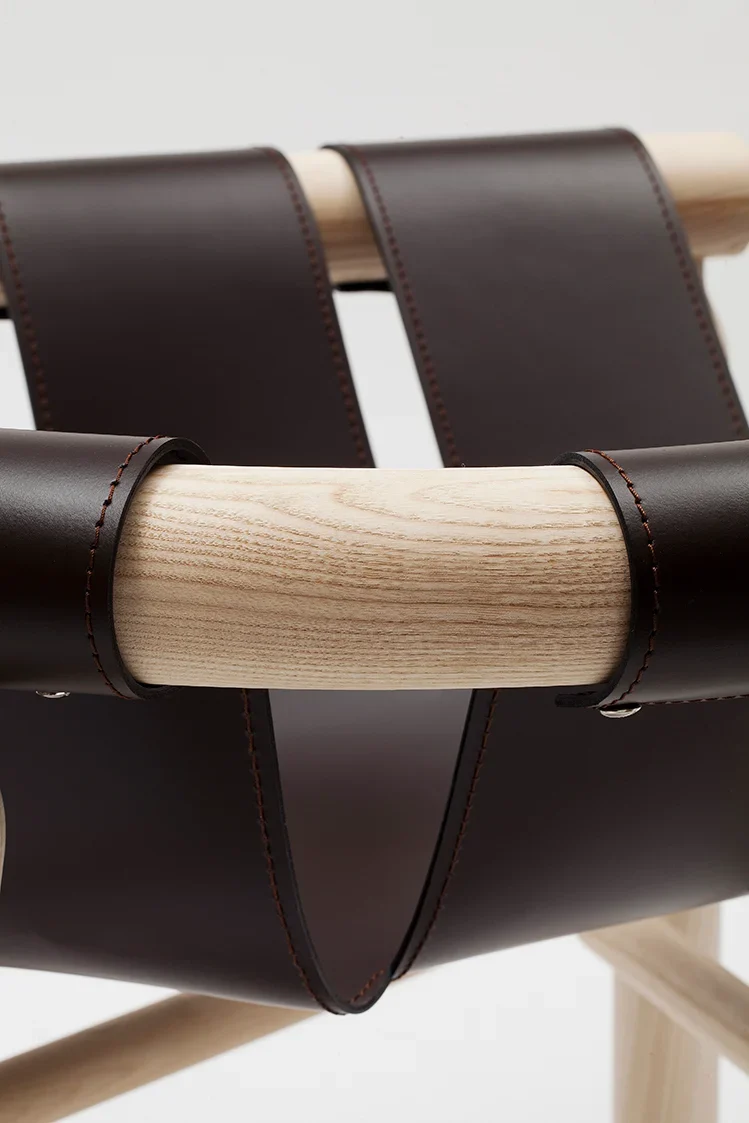 Fauteuil Ninna | Frêne massif tourné et Cuir | Design Carlo Contin
