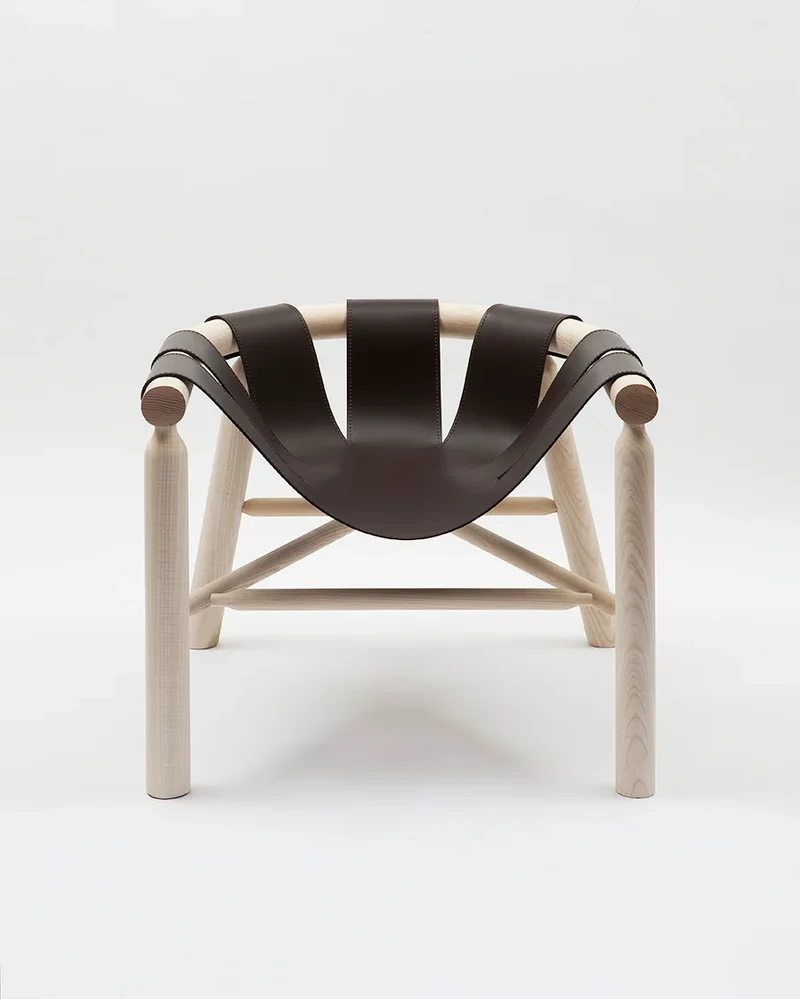 Fauteuil Ninna | Frêne massif tourné et Cuir | Design Carlo Contin