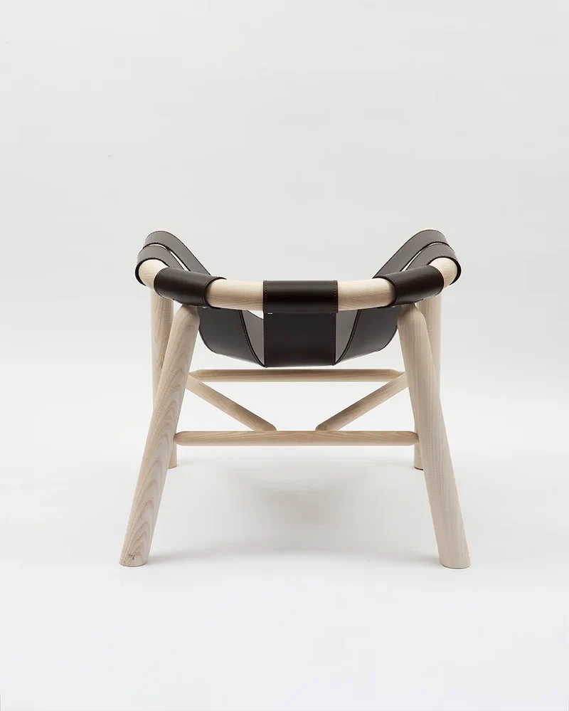 Fauteuil Ninna | Frêne massif tourné et Cuir | Design Carlo Contin