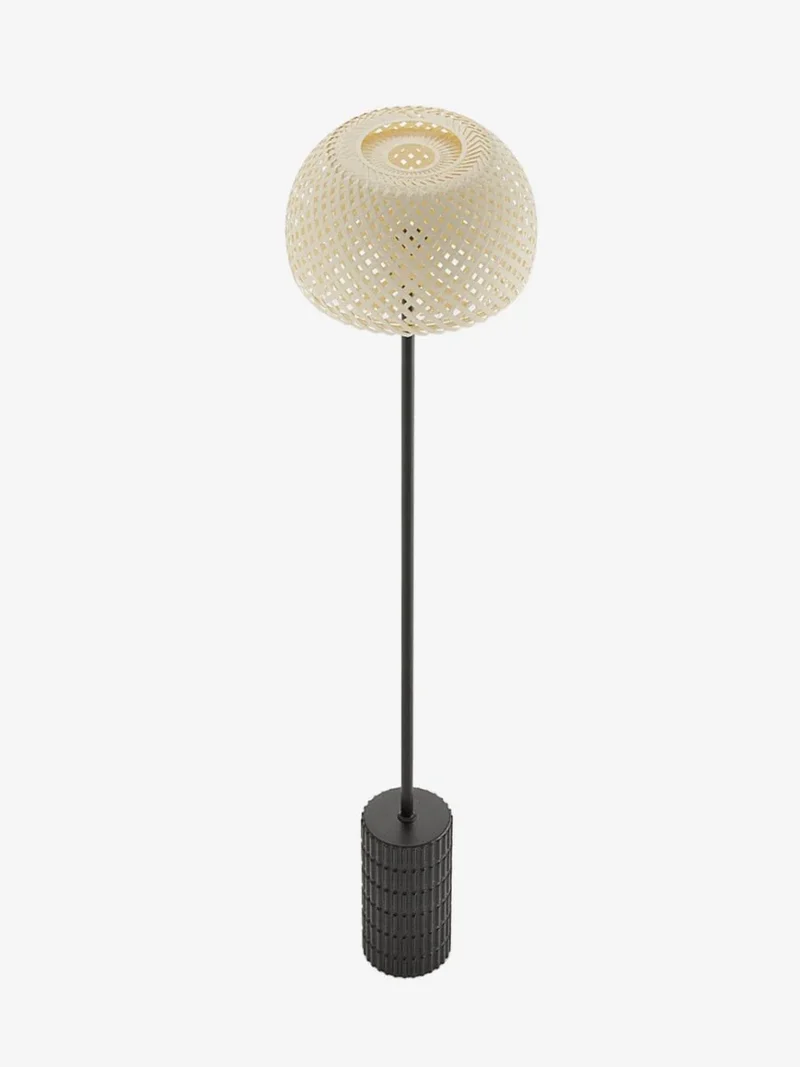 Lampadaire noir et bambou
