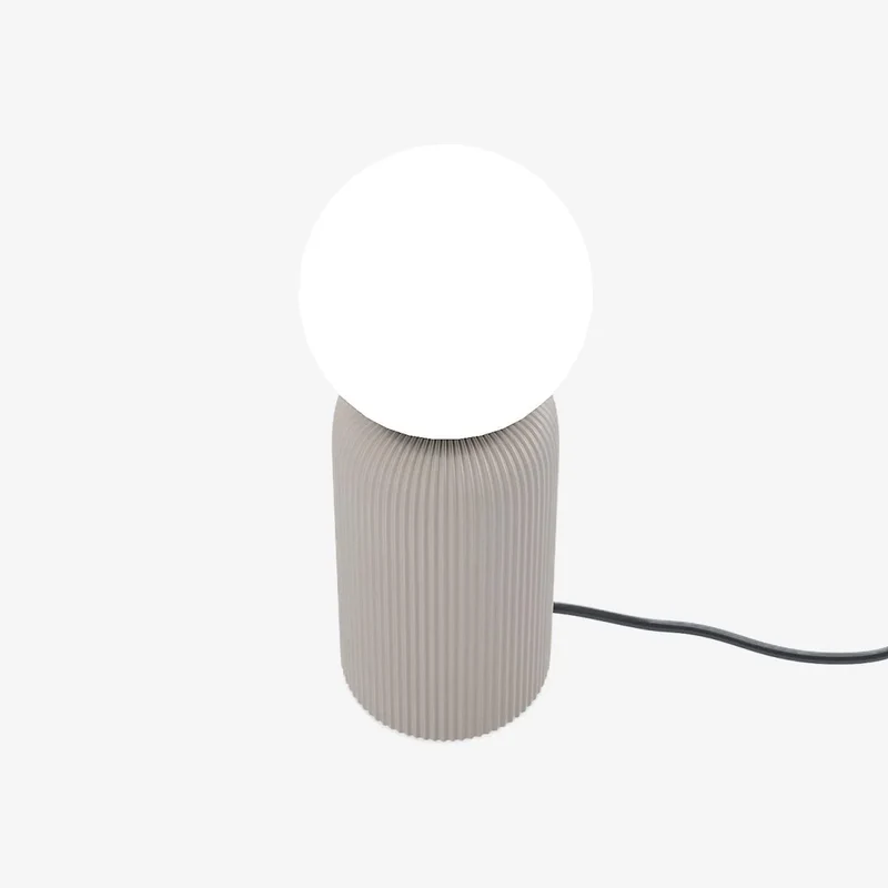Lampe poser en c ramique couleur cr me globe de verre Gauguin