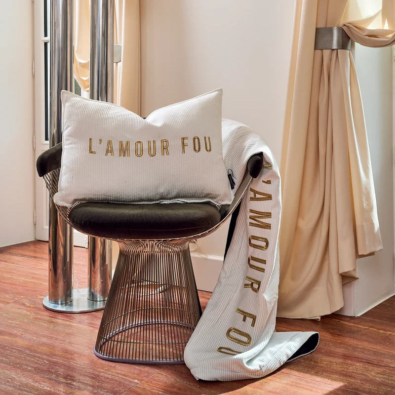 Coussin velours brodé Amour Fou
