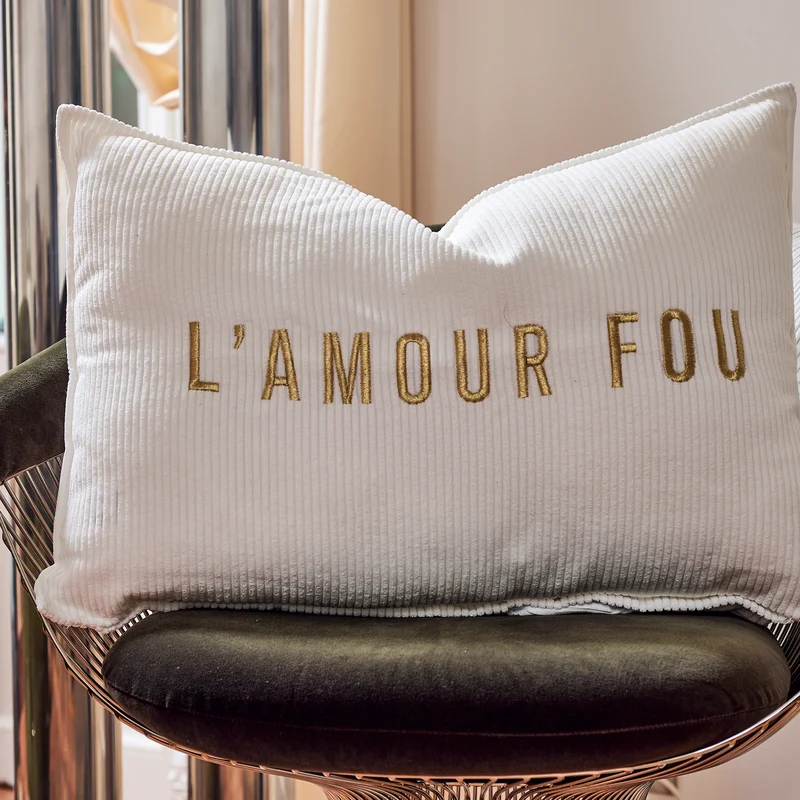Coussin velours brodé Amour Fou