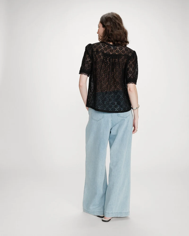 Blouse en dentelle col V manches courtes noir Vicky