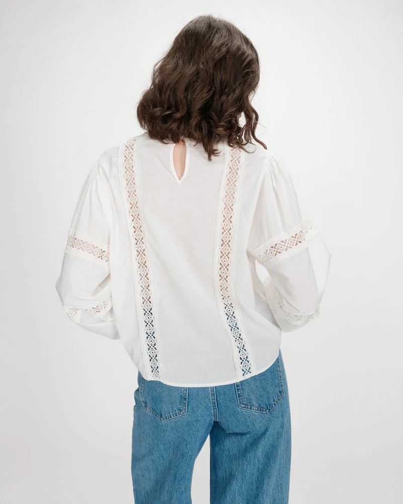 Blouse col à volants avec dentelle ivoire Velma