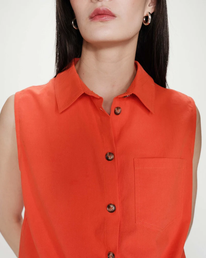 Chemise cintrée en coton à nouer devant sanguine Vero
