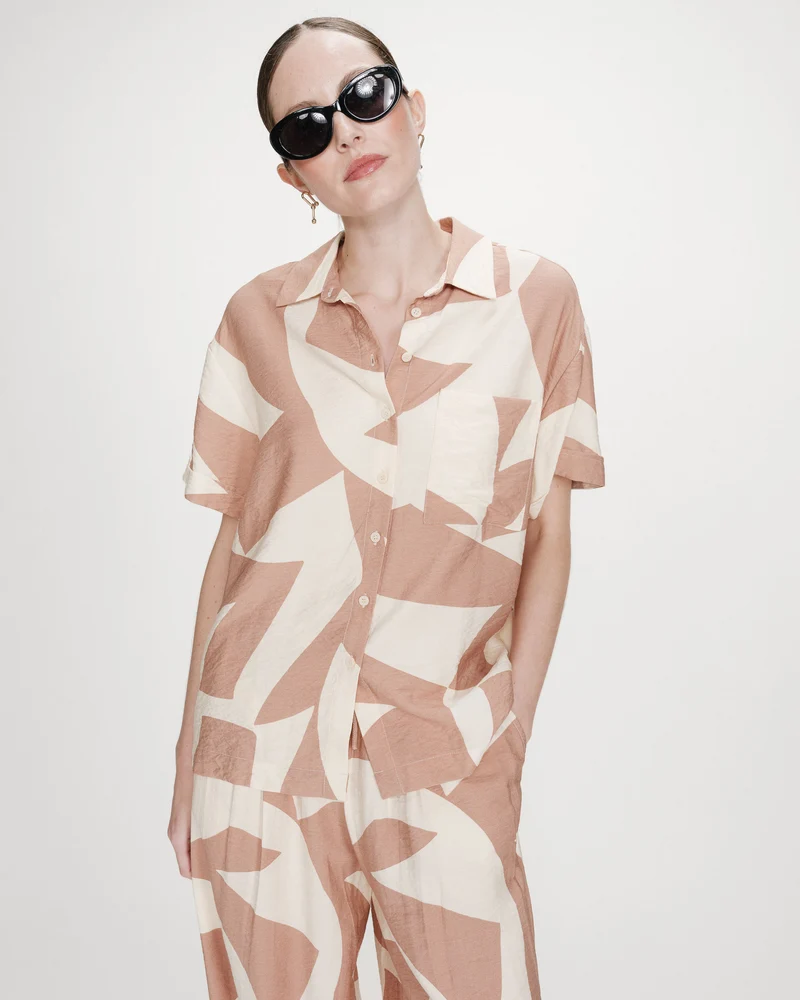 Chemise imprimée graphique mocha Veil