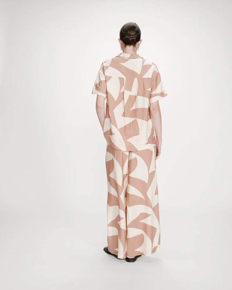 Chemise imprimée graphique mocha Veil