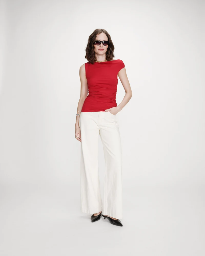 Top drapé asymétrique près du corps rouge Vodia