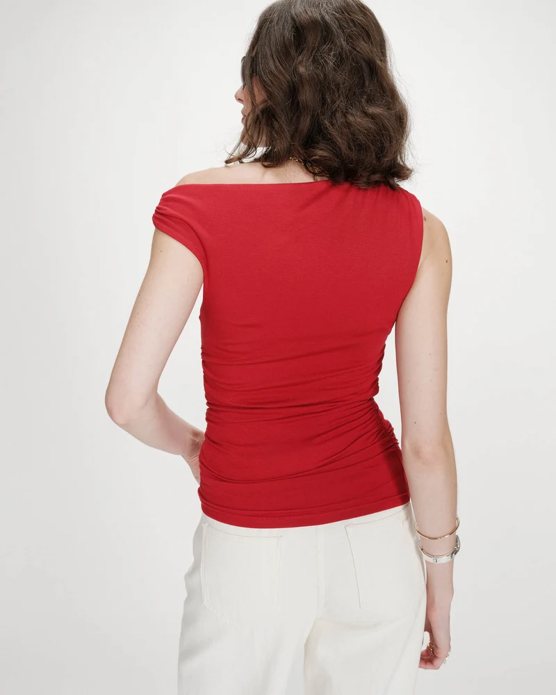 Top drapé asymétrique près du corps rouge Vodia