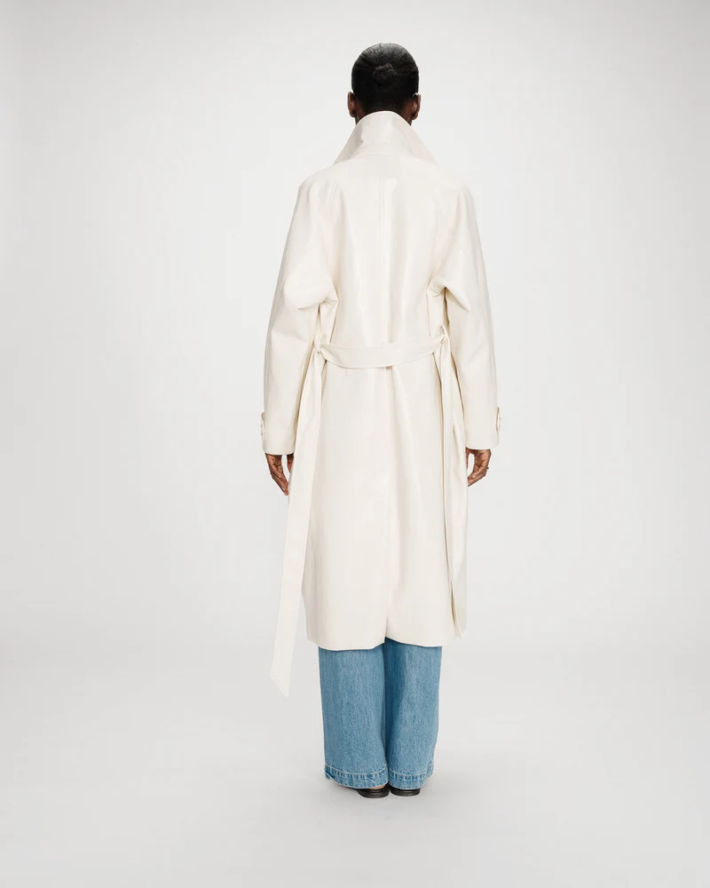 Trench-coat long en vinyle ceinturé vanille Velours