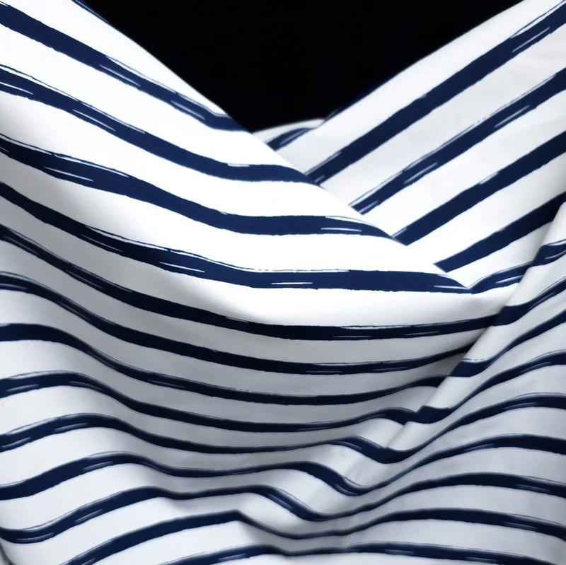 Tissu maillot de bain extensible dans les 4 sens | Rayures nautiques effet pinceau | Marine et blanc | Exclusivité Les Tissées
