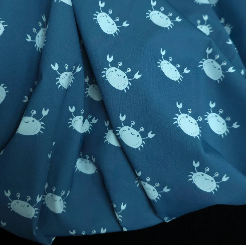 Tissu maillot de bain extensible dans les 4 sens | Crabes Heureux | Sarcelle et bleu pâle | Exclusivité Les Tissées