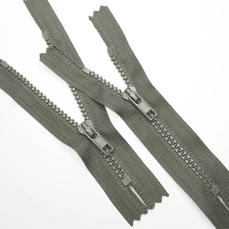 KKF | Fermeture éclair à bout fermé | Plastique | #3 | 3 3/4'' - 9.5 cm | SS255 - SS256