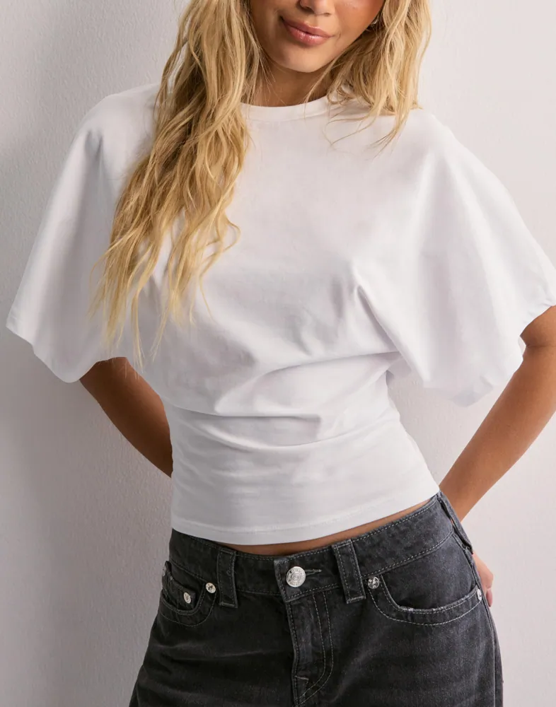 Isabelle T-Shirt Femme – T-Shirt Élégant avec Manches Évasées et Coupe Cintrée Flatteuse