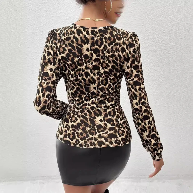 Leilani Blouse Femme – Haut Tricoté à Imprimé Léopard avec Détails en Dentelle & Coupe Cintrée Élégante