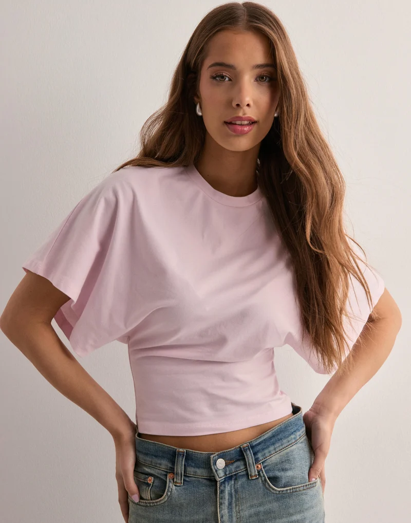 Erica Haut Élégant – Coupe Chic et Design Confortable pour Toutes les Occasions