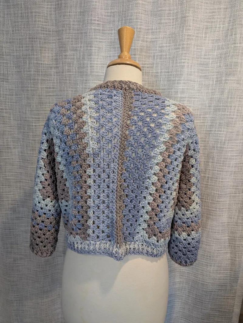 Nos Cardigans Crochetés : Confort & Élégance Artisanale
