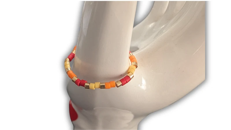 Bague Élastique Fine en Perles de Verre – Teintes Chaleureuses (Jaune, Orange & Rouge Brique)