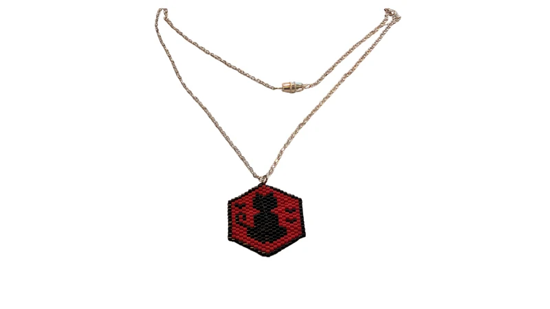 Collier Pendentif — Le Chat de l'Ombre et ses Chauves-souris