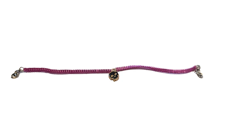 Bracelet Tissé Rose & Breloque Tête de Mort