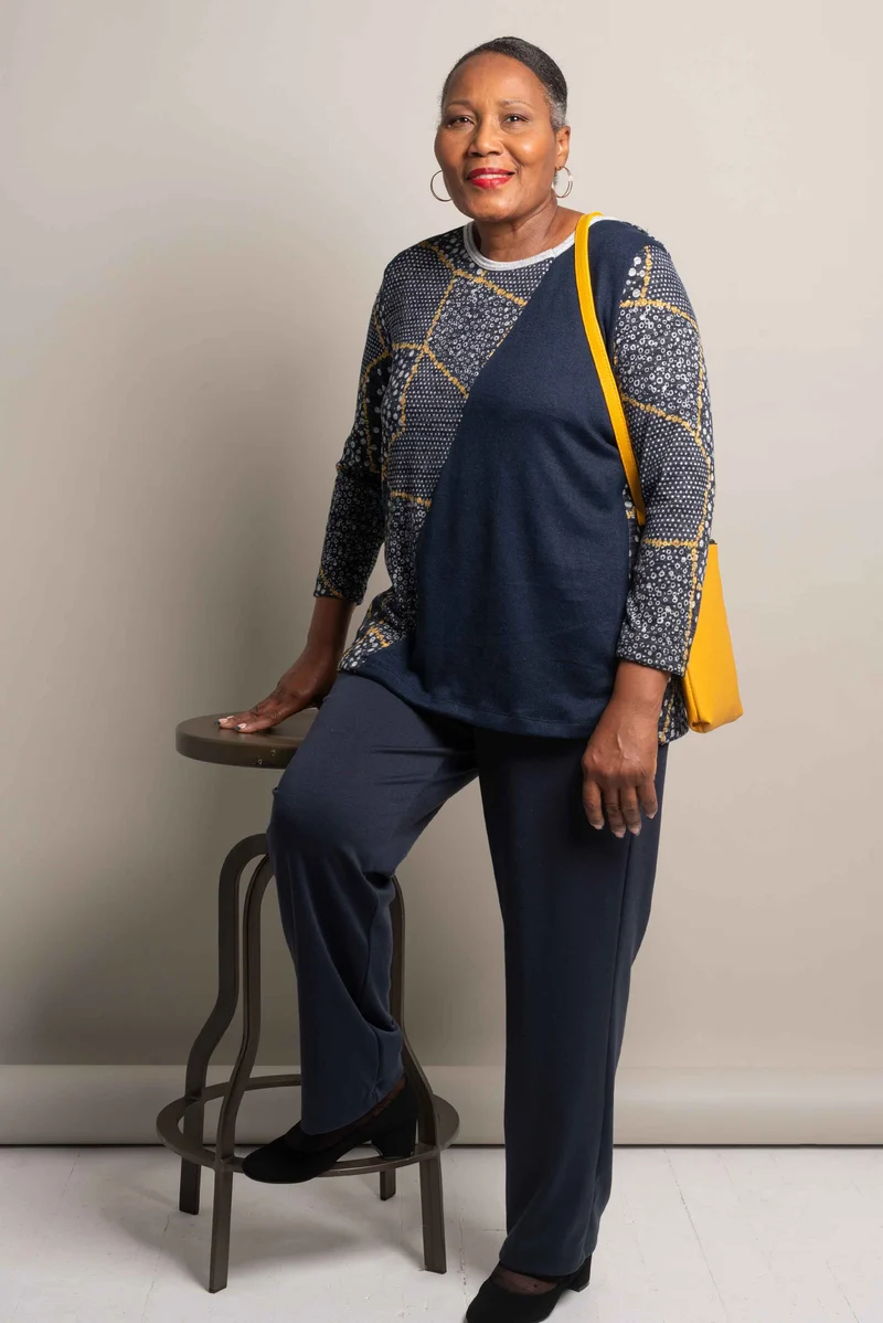 1UT369-1U615-Adaptive Top with an Asymmetrical Collar