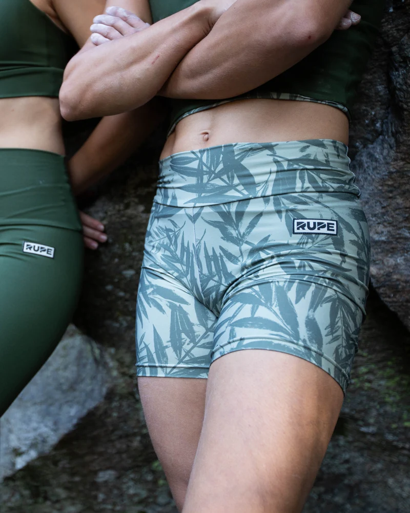 Shorts technique femme - motif bambou vert