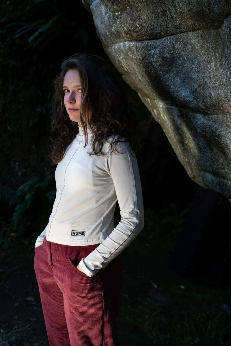 Pantalon femme RILA - Velours Bordeaux 2025