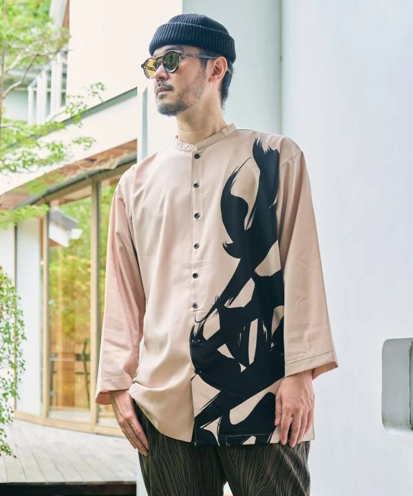 FUKUJIKAKU - T-shirt imprimé Kanji artistique