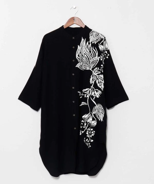 Chemise longue à col montant à motifs