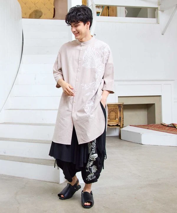Chemise longue à col montant à motifs
