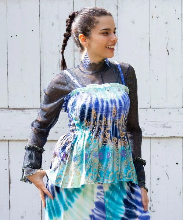 Haut extensible transparent à paillettes dorées