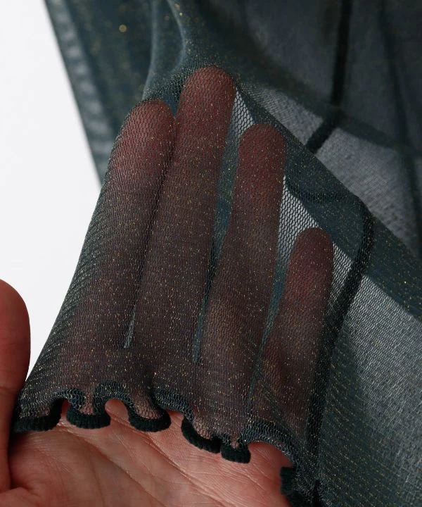 Haut extensible transparent à paillettes dorées