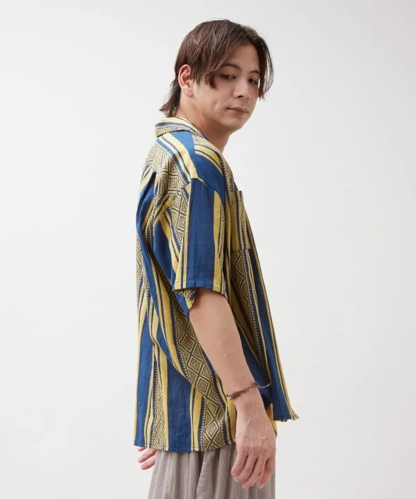 Chemise rayée à col ouvert pour homme