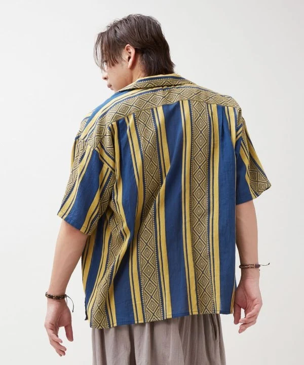 Chemise rayée à col ouvert pour homme