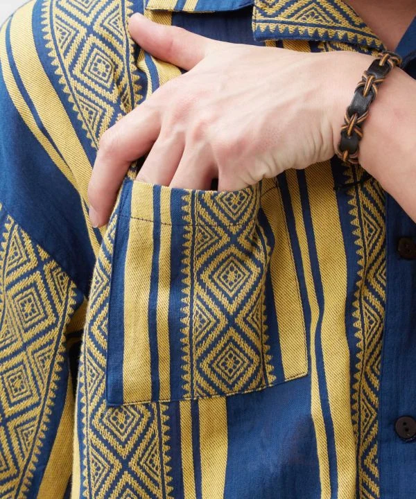 Chemise rayée à col ouvert pour homme