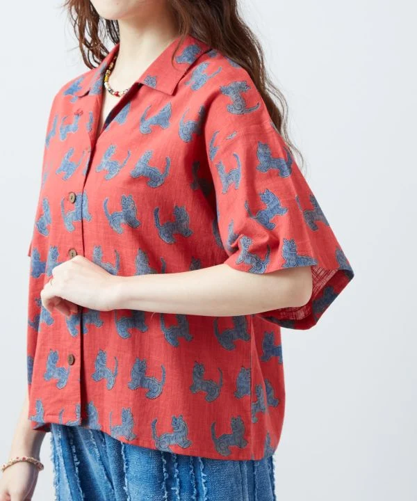 Chemise à col ouvert à motif tibétain
