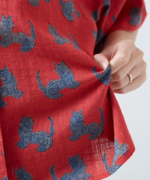Chemise à col ouvert à motif tibétain