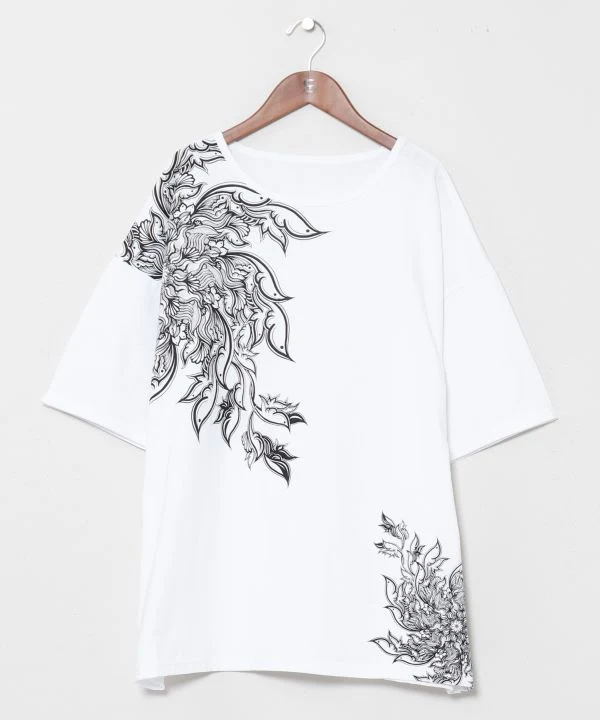 AMINA T-shirt à imprimé asymétrique x VORRUK