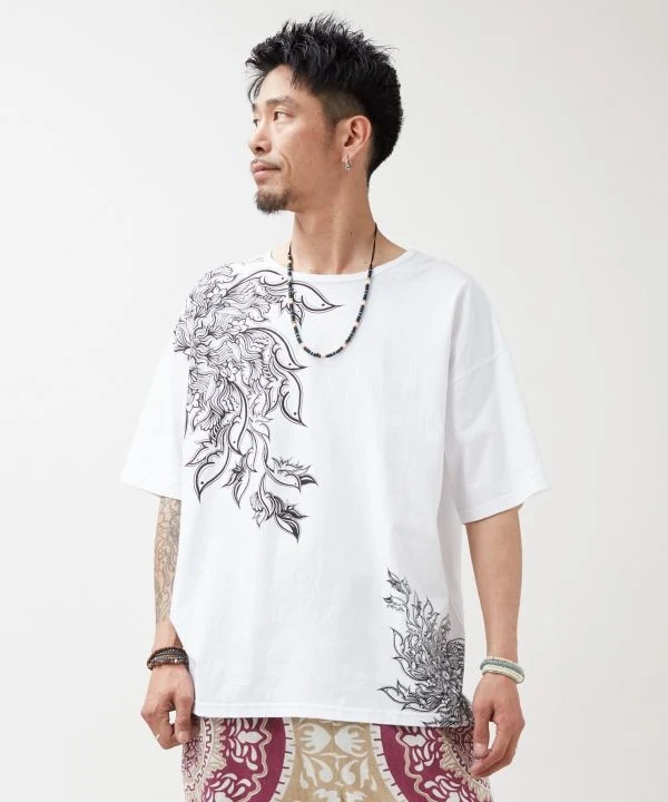 AMINA T-shirt à imprimé asymétrique x VORRUK