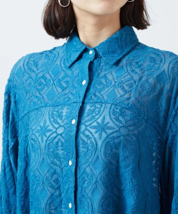 Chemise transparente brodée